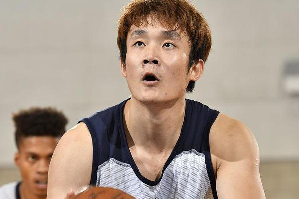 瘋狂一夜！庫里傷情更新，哈登慘淡紀(jì)錄，湖人首場季前賽公布